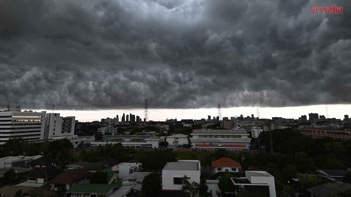 กรมอุตุฯ ประกาศเตือน 42 จังหวัด พรุ่งนี้ฝนตกหนักมาก กทม.ไม่รอด หนักถึงร้อยละ 60