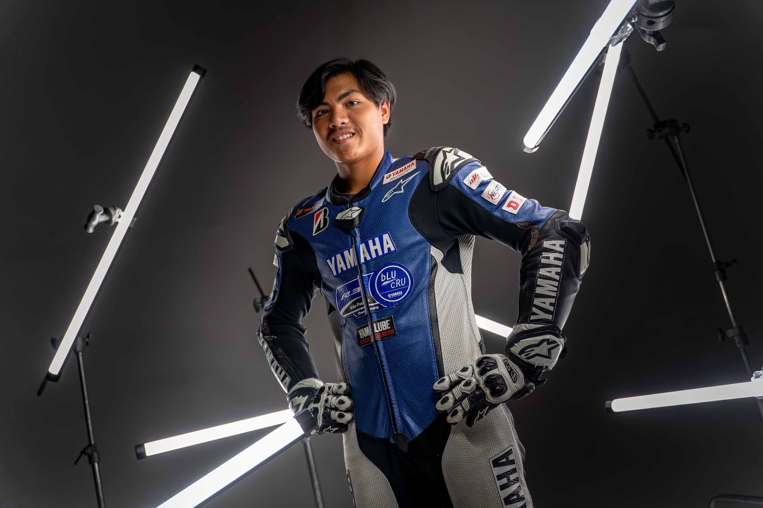 อาร์ตี้ เช็คอิน YAMAHA BLU CRU Master Camp 2025 นักขับโมโตจีพี ต้อนรับ