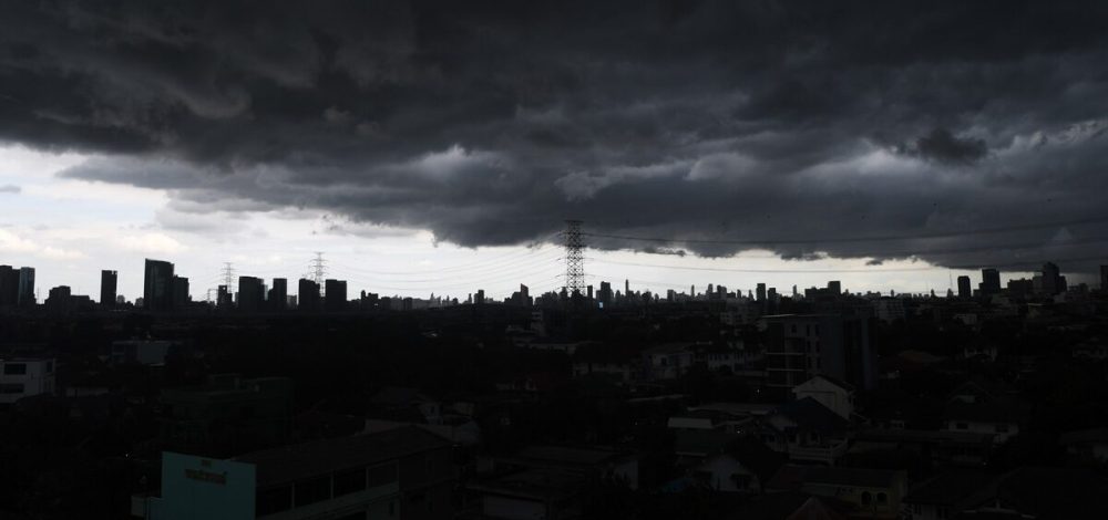 กรมอุตุนิยมวิทยา พยากรณ์ สภาพอากาศพรุ่งนี้ 4 ภาคฝนหนัก เปิดชื่อ 38 จังหวัด โดนถล่ม