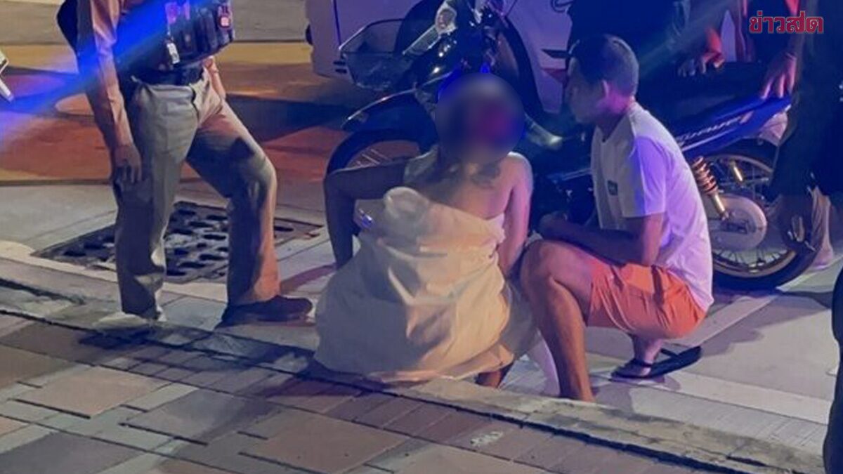แตกตื่นกลางสุขุมวิท สาวเปลือยกาย วิ่งกลางถนนตัดหน้ารถ ท่าทางผวา