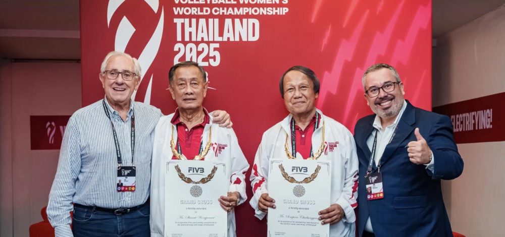 FIVB มอบรางวัลทรงเกียรติให้ สมพร-ชาญฤทธิ์ จากความสำเร็จศึกวอลเลย์บอลโลก
