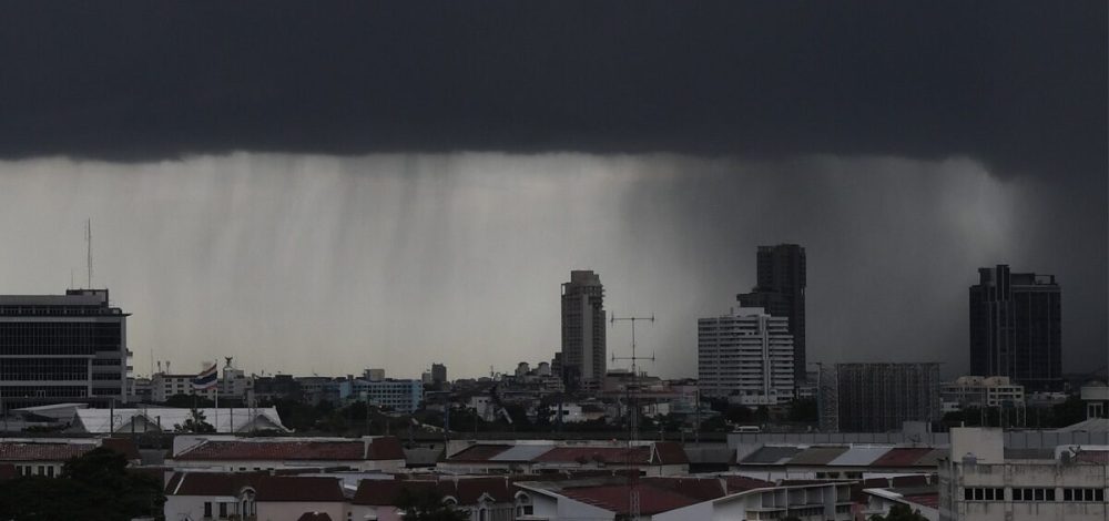 กรมอุตุนิยมวิทยา พยากรณ์ สภาพอากาศพรุ่งนี้ ทั่วไทยฝนหนัก 70% เปิดชื่อจังหวัดโดนถล่ม