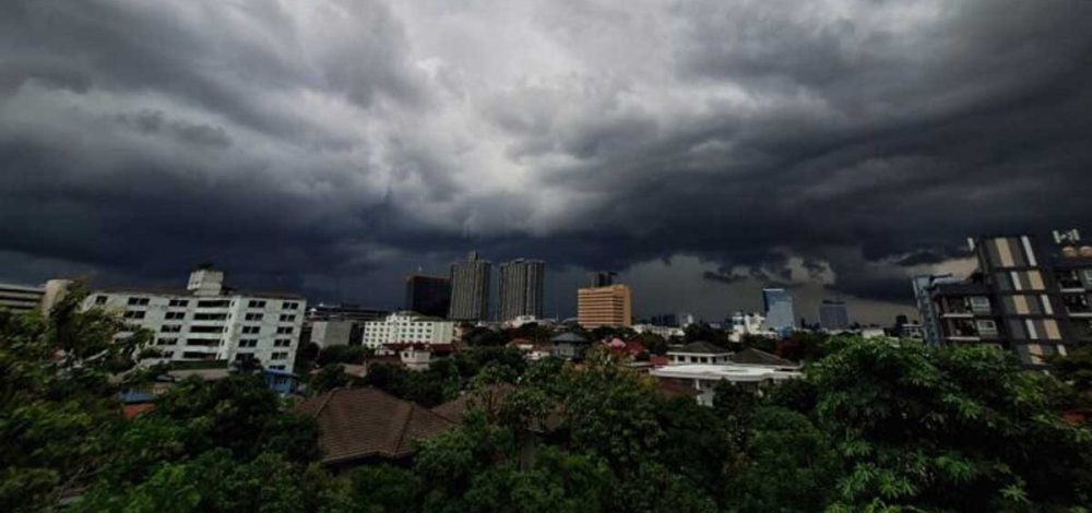 กรมอุตุนิยมวิทยา พยากรณ์พรุ่งนี้ ทั่วไทยฝนยังหนัก เปิดชื่อ 39 จังหวัดโดนถล่ม