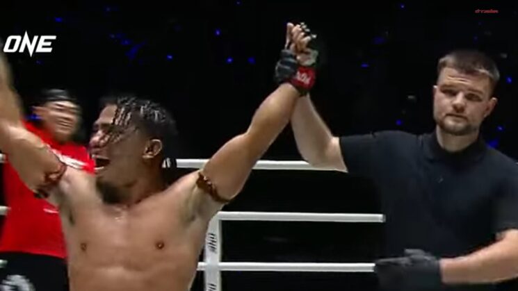 สุริยันต์เล็ก เป็นรองช่วงแรก ได้สองนับยกสุดท้าย ชนะคะแนน เดโช ศึกมวยวัน 124