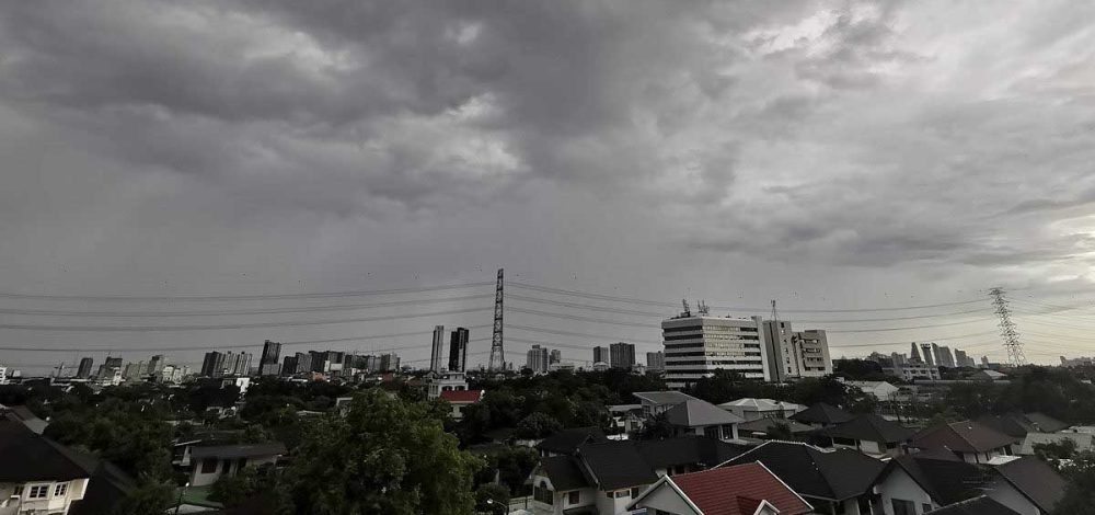 กรมอุตุฯ เตือน 45 จังหวัด รับมือฝนวันหยุด กรุงเทพปริมณฑลหนัก 70%