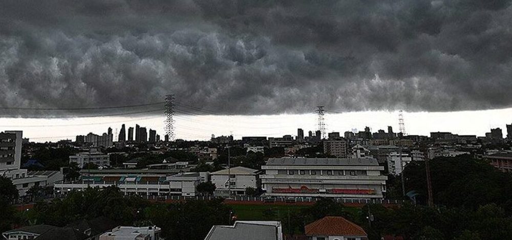 กรมอุตุนิยมวิทยา พยากรณ์วันพรุ่งนี้ 4 ภาค-กทม.ฝนตกหนัก 44 จังหวัดโดนถล่ม