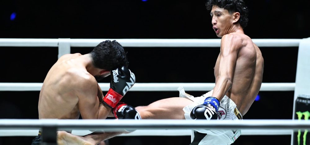 โดนเต็มกล่องดวงใจ! นาบิล เตะเข้ากระจับ เอ็นนาฮาชิ ชกต่อไม่ไหว ยุติชกไร้ผล