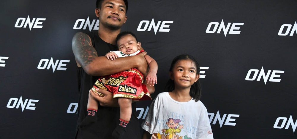 รถถัง เผยไม่บังคับลูกชายเล่นกีฬา แต่ภรรยาอยากให้เป็นนักมวย