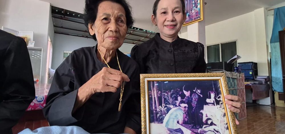 'แม่ครูสุนา' ครูหลวงผ้าไหมขิด 1 ใน 4 ทหารเสือราชินีผ้าไหมไทย เสียใจสมเด็จพระพันปีสวรรคต