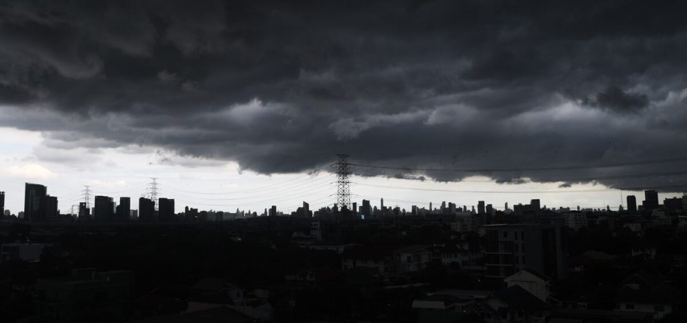 กรมอุตุนิยมวิทยา สภาพอากาศวันนี้ ฝนถล่มหนัก 3 ภาค กทม.- อ่วม 70% เปิดชื่อ 44 จังหวัดโดนเต็มๆ