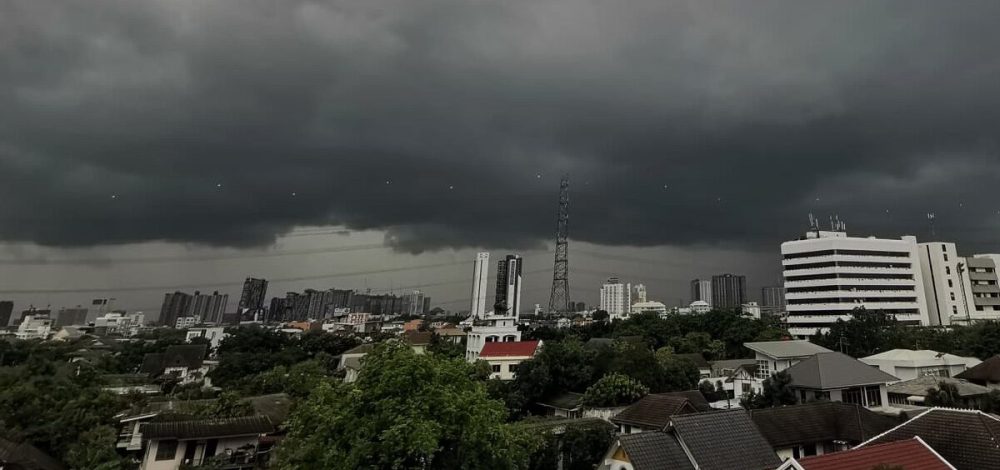 สภาพอากาศวันนี้ กรมอุตุฯ เปิดชื่อ 34 จังหวัด เตือน ฝนถล่มหนักต่อเนื่อง