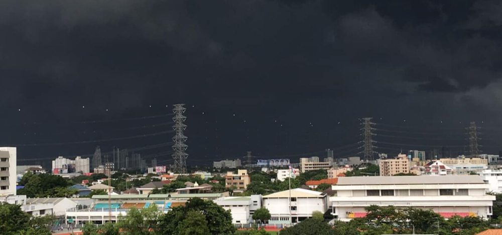 สภาพอากาศวันนี้ กรมอุตุฯ เตือนฝนตกหนัก อิทธิพลคัลแมกี เหนือหนักสุดๆ เปิดชื่อ 37 จังหวัดโดนเต็มๆ