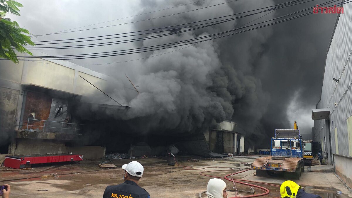 ปะทุอีกรอบ ไฟไหม้ โกดังเก็บสินค้าออนไลน์ คาดเสียหายเป็น 10 ล้าน