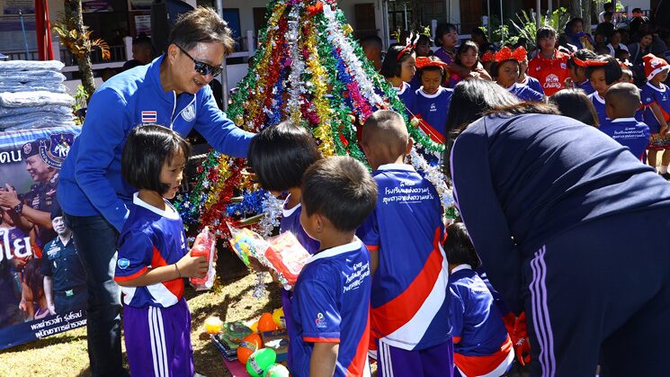 กองทุนพัฒนาการกีฬาแห่งชาติ มอบสนามกีฬา-ไฟส่องสว่าง เด็กห่างไกลเมืองน่าน