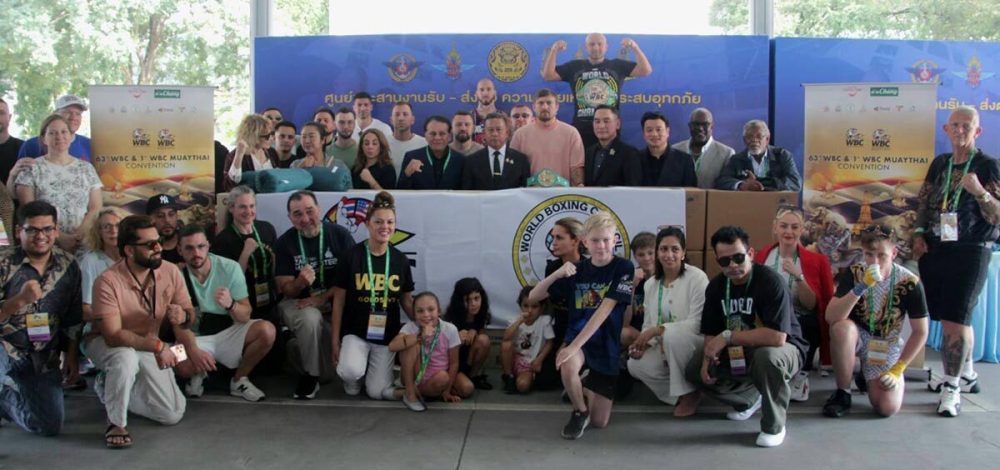 WBC – WBC มวยไทย รวมพลังช่วยน้ำท่วม จัดของ 4 รถบรรทุกขนาดใหญ่ มอบให้ ศป.สอ.