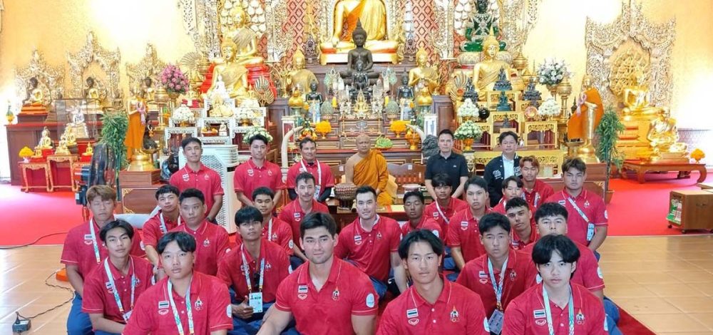 เบสบอลทีมชาติไทยเข้ากราบขอพรเจ้าคุณเทียนชัย ก่อนลุยศึกซีเกมส์ครั้งที่ 33