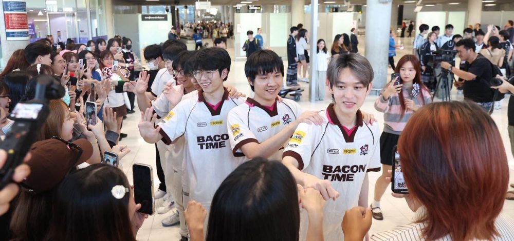 Full Sense หอบแชมป์ RoV 'AIC 2025' กลับถึงไทย แฟนแห่ต้อนรับอบอุ่น
