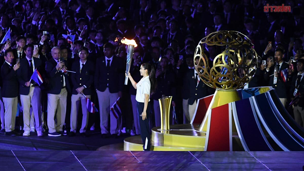 เปิดฉากอย่างเป็นทางการ พาณิภัค จุดไฟคบเพลิงเรียบง่าย เริ่ม ซีเกมส์ 2025 อย่างเป็นทางการ