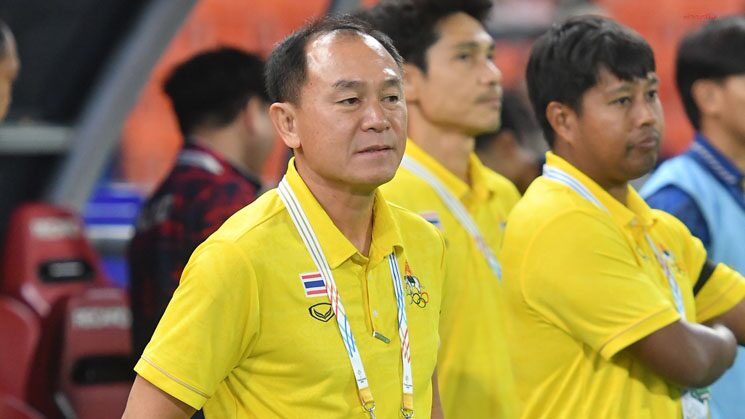 โค้ชวัง รับครึ่งแรกไทยหมุนนักเตะเยอะทำเกมฝืด – ชี้รอบรองชนะเลิศประมาทไม่ได้