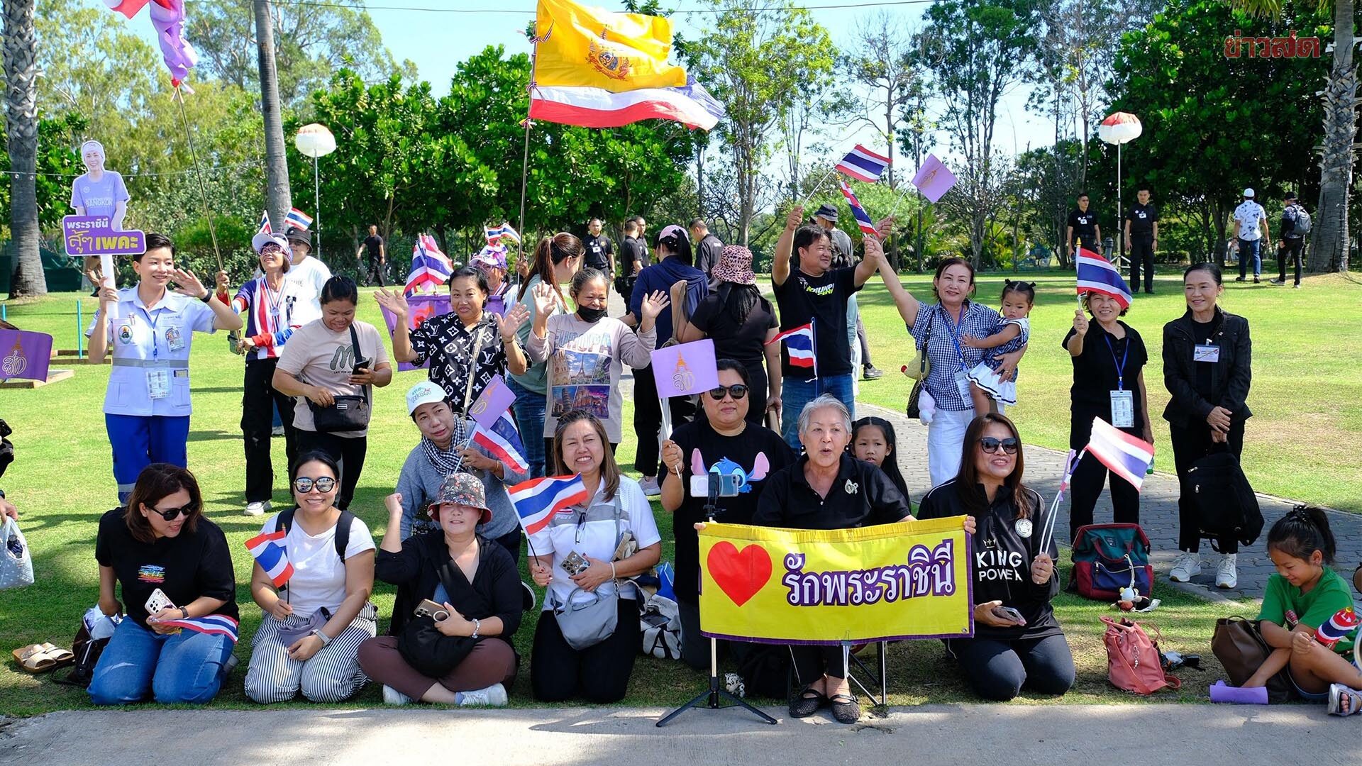พระราชินี ทรงแข่งขันเรือใบ ซีเกมส์ วันแรก พสกนิกรถวายกำลังใจให้ได้เหรียญทอง