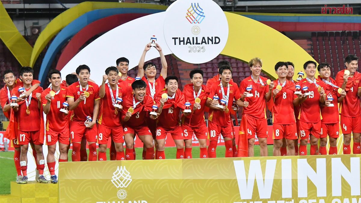 นายกรัฐมนตรี เวียดนาม ร่วมยินดีทีมฟุตบอลชายคว้าทอง ซีเกมส์ 2025