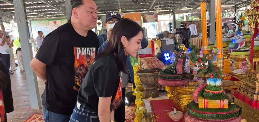 ส่องเลขเด็ด ขันน้ำมนต์ ธูปเสี่ยงโชค ‘เฌอปราง’ ร่วมบวงสรวง พนอ 2