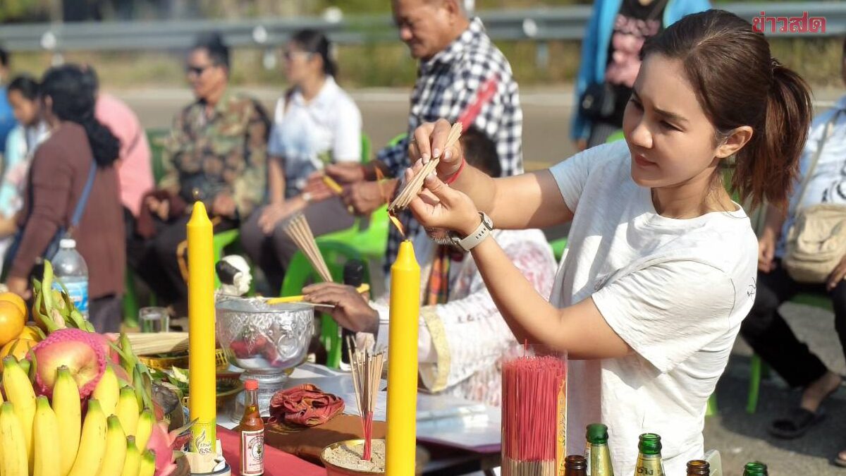 ฮือฮา เลขเด็ด หางประทัด พิธีอัญเชิญ เจ้าพ่อทองดำ ขึ้นเรือนหลังใหม่