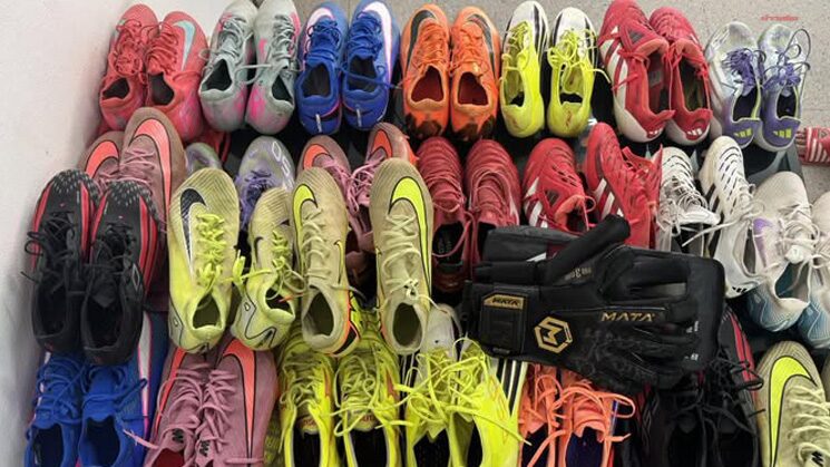 พลังกาญจน์ โพสต์ได้รองเท้าสตั๊ด-ถุงมือประตูกลับคืนครบ ขอบคุณทุกเบาะแส