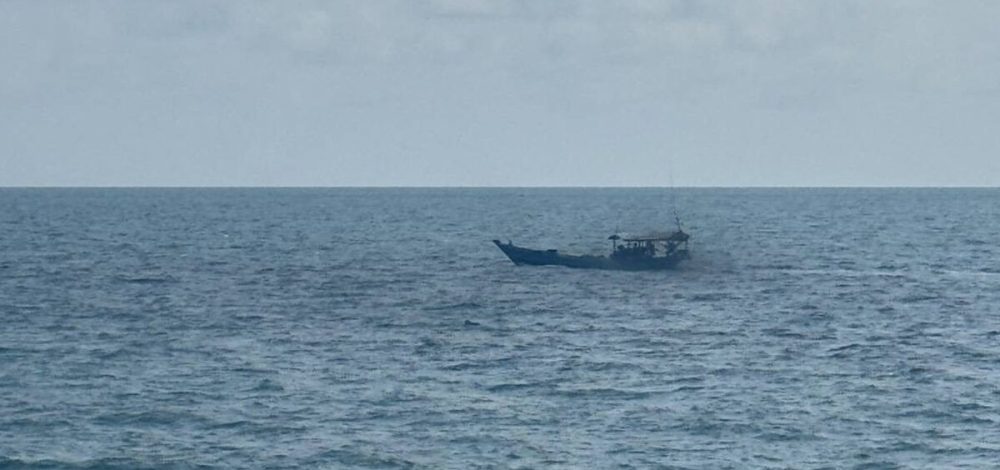 ท้าทายอธิปไตย! ทัพเรือภาค 1 ส่ง เรือรบ ไล่ 25 เรือประมงเขมร รุกน่านน้ำไทย