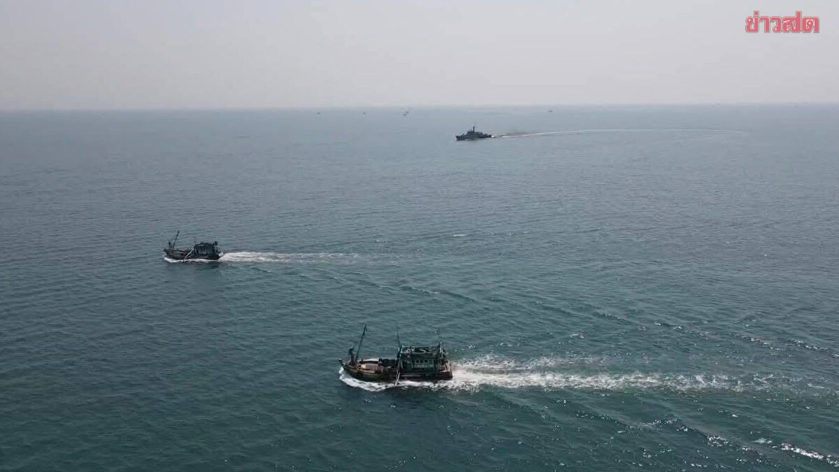 อีกแล้ว 30 เรือประมงต่างชาติ ป่วนทะเลไทย เรือหลวงไล่จับ ก่อนหันหนีกลับเขมร