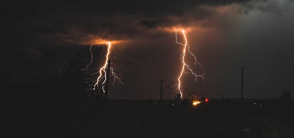 อุตุฯ เตือน ทั่วไทย เผชิญพายุฤดูร้อน ระวังอันตราย ฟ้าผ่า ฝนฟ้าคะนอง ลมกระโชกแรง ลูกเห็บตก