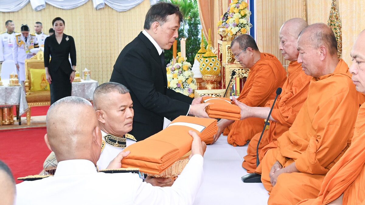 ในหลวง-พระราชินี ทรงเปิดอาคารมูลนิธิพระดาบส และโรงเรียนแห่งใหม่