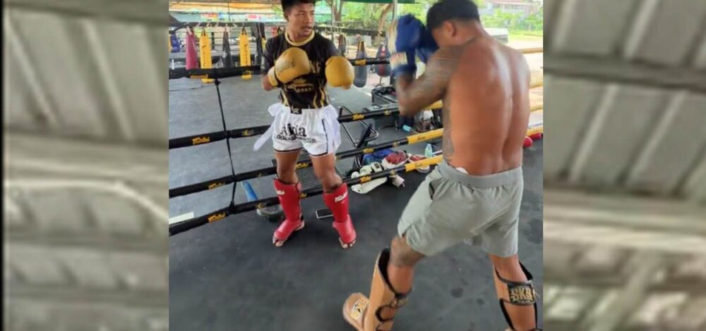 รถถัง จิตรเมืองนนท์ ไลฟ์สดซ้อมต่อเนื่องรอบบ่าย โดยมี FC แห่ให้กำลังใจ