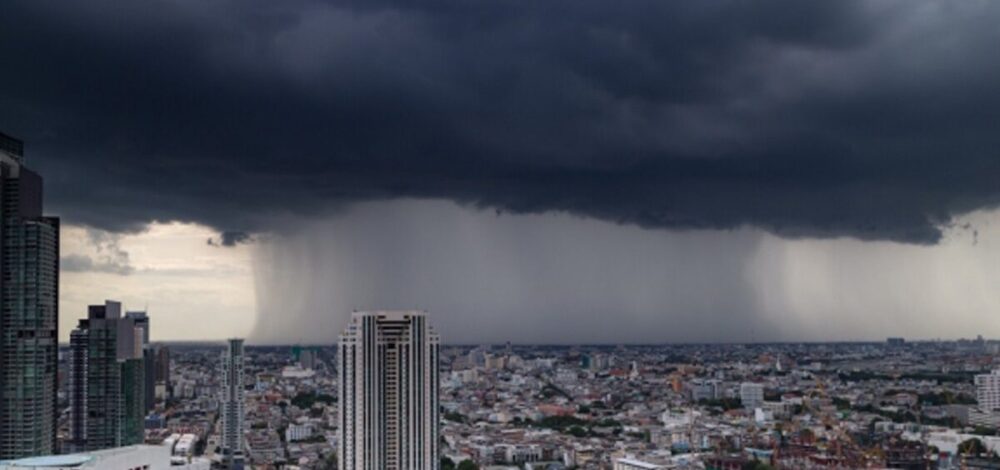สภาพอากาศวันนี้ กรมอุตุฯ เปิดชื่อ 42 จังหวัด พายุฤดูร้อนถล่ม ฝนตก