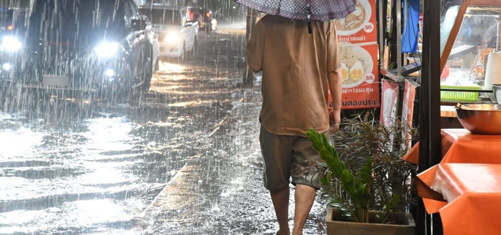 กรมอุตุนิยมวิทยา เตือนพายุฤดูร้อน ฉบับที่ 4 ฝนถล่มหนัก เปิดชื่อจังหวัดโดนเต็มๆ