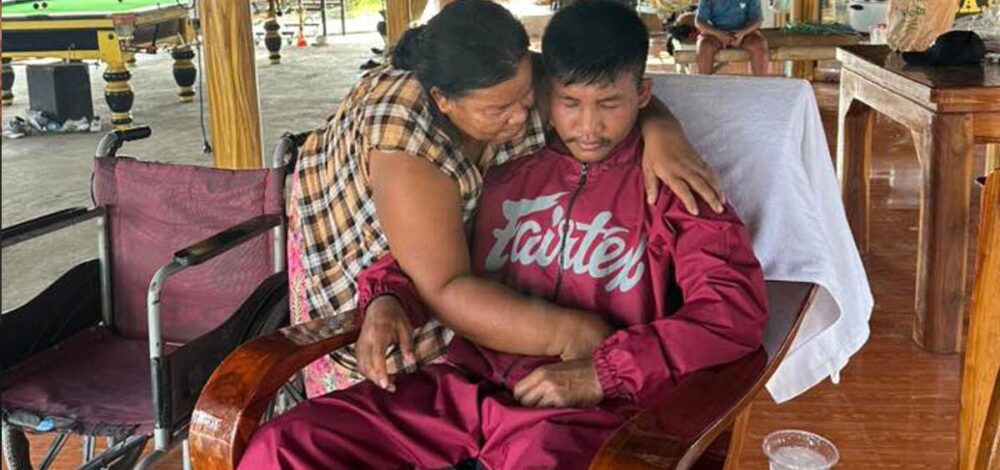 เจ็บตรงไหนไหมลูก! แม่รถถัง VDO CALL หาลูกชายให้กำลังใจหลังแพ้ ทาเครุ (คลิป)