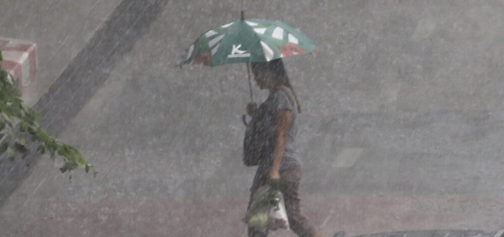 กรมอุตุนิยมวิทยา สภาพอากาศวันนี้ ร้อนทะลุ 40 องศา ฝนฟ้าคะนอง ลมแรง เปิดชื่อ 50 จังหวัด