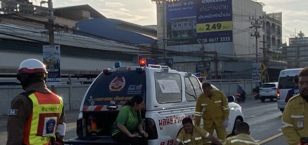 รถตู้ อ้างเบรกไม่ทัน พุ่งชน2พนักงานสาว ข้ามทางม้าลาย เสียชีวิต1 เจ็บ1