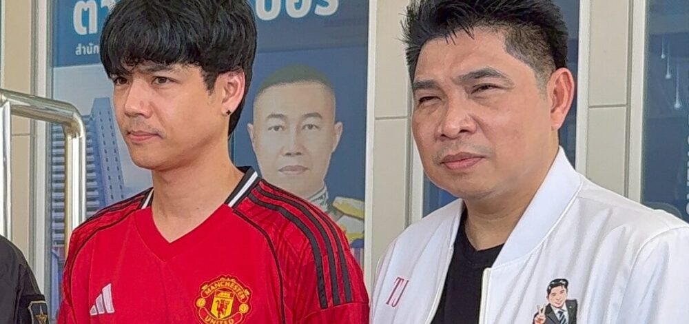3-2 แดงเดือดจบ-คนไม่จบ ‘นิกกี้’ ใส่เสื้อแมนยู แจ้งจับเกรียนคีย์บอร์ด คอมเมนต์ด่าพ่อแม่ รู้ตัวแล้วเป็นใคร