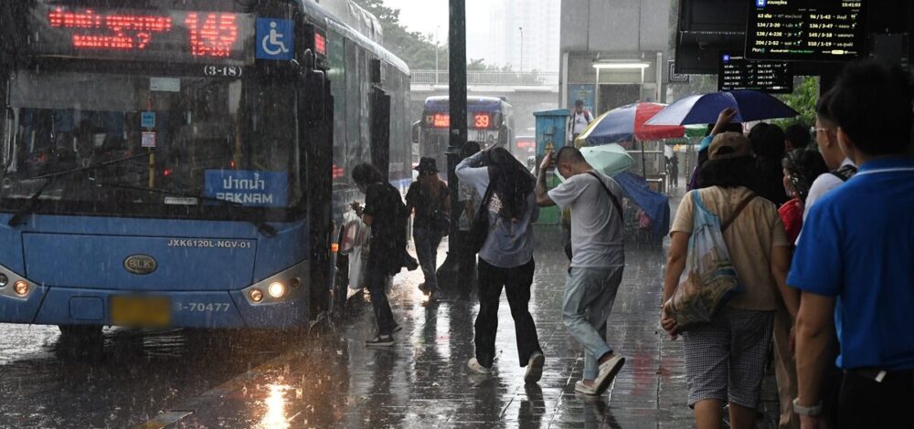 กรมอุตุฯ ประกาศฉบับ 9 ฝนฟ้าคะนอง ลมกระโชกแรง 56 จังหวัด วันที่ 10 พ.ค. นี้