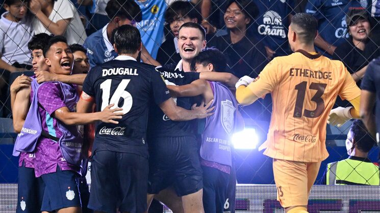ซ้อต่าย โพสต์เดือดเกมบุรีรัมย์ เล่น 9 คนเชือดยะโฮร์ผ่านเข้าชิงสโมสรอาเซียน