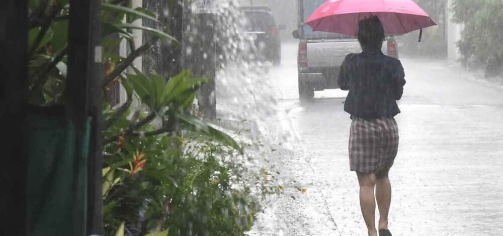 กรมอุตุนิยมวิทยา พยากรณ์อากาศ เปิดชื่อ 43 จังหวัดโดนฝนถล่ม ภาคเหนือ-ภาคใต้หนัก