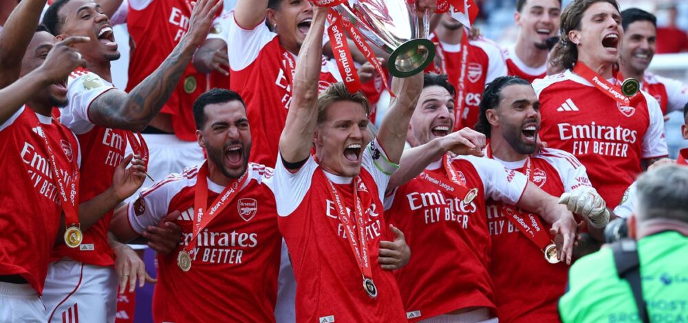 ประมวลภาพ อาร์เซนอล ฉลองแชมป์ พรีเมียร์ลีก หนแรกในรอบ 22 ปี
