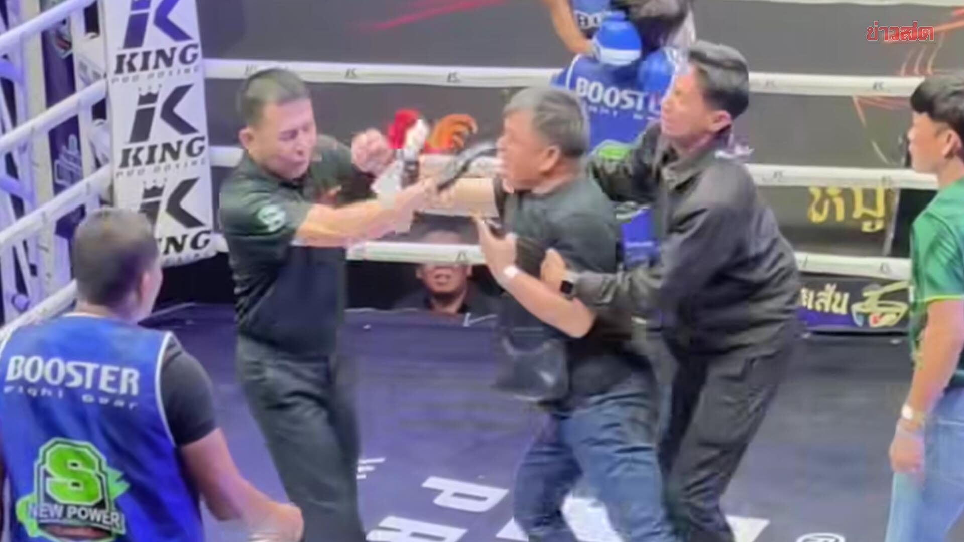 พี่เลี้ยงนักมวย ลักเปิด กรรมการ หลังไม่พอใจคำตัดสิน – สนามมวยแบนห้ามเข้าไม่มีกำหนด