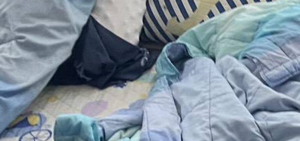 สลด 3 ศพ พ่อแม่ลูก นอนเสียชีวิตในห้องนอน เพื่อนร่วมงานเผยนาทีช็อก