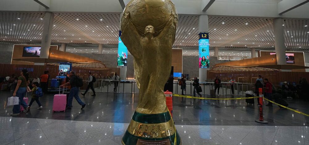 ฟีฟ่าถูก 2 รัฐเรียกสอบปมบัตรชมเกม ฟุตบอลโลก แพงขึ้นแบบมีประเด็นน่าสงสัย