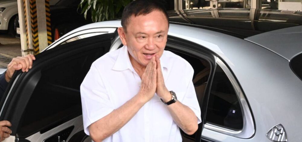 ทักษิณ หน้าตาสดใส รายงานตัว คุมประพฤติครั้งแรก เผยสุขภาพดี ตามประสาคนแก่