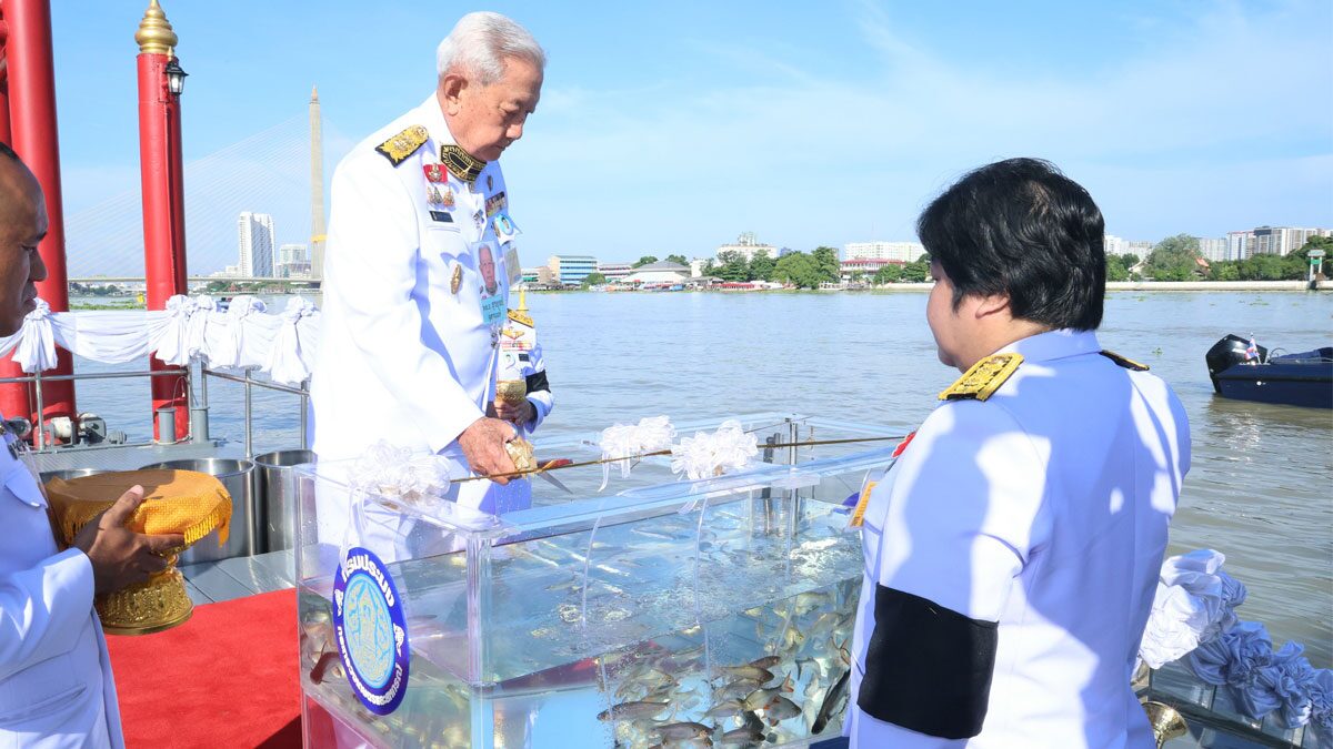 ในหลวง โปรดเกล้าฯ ผู้แทนพระองค์ บำเพ็ญพระราชกุศลเฉลิมพระชนมพรรษา 4 รอบ พระราชินี