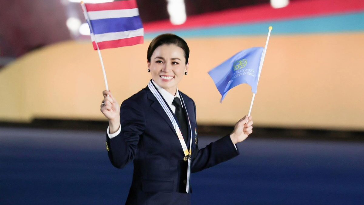 พระราชินีสด็จร่วมการแข่งขันไตรกีฬานานาชาติ ที่อ่าวดงตาล สัตหีบ