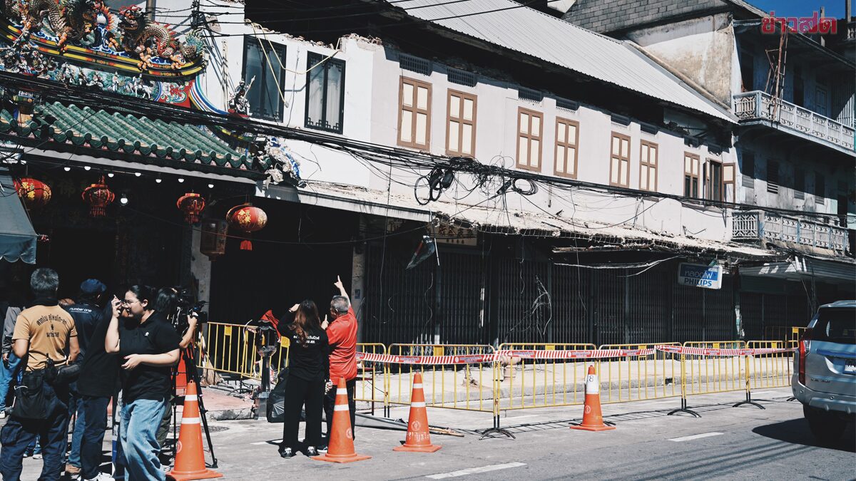 จนท.ตรวจกันสาดอาคารถล่ม สั่งปิดกั้นพื้นที่ รอตรวจสอบห้องข้างเคียง ยืนยันยังไม่กระทบโครงสร้างอาคาร